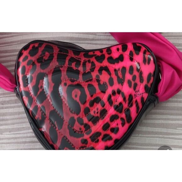 Betsey Johnson Kitsch Patent Heart Crossbody NWOT - Picture 7 of 8